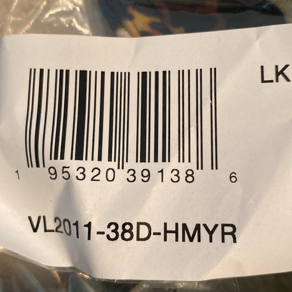 New in original bags Venus bras - Picture 6 of 8